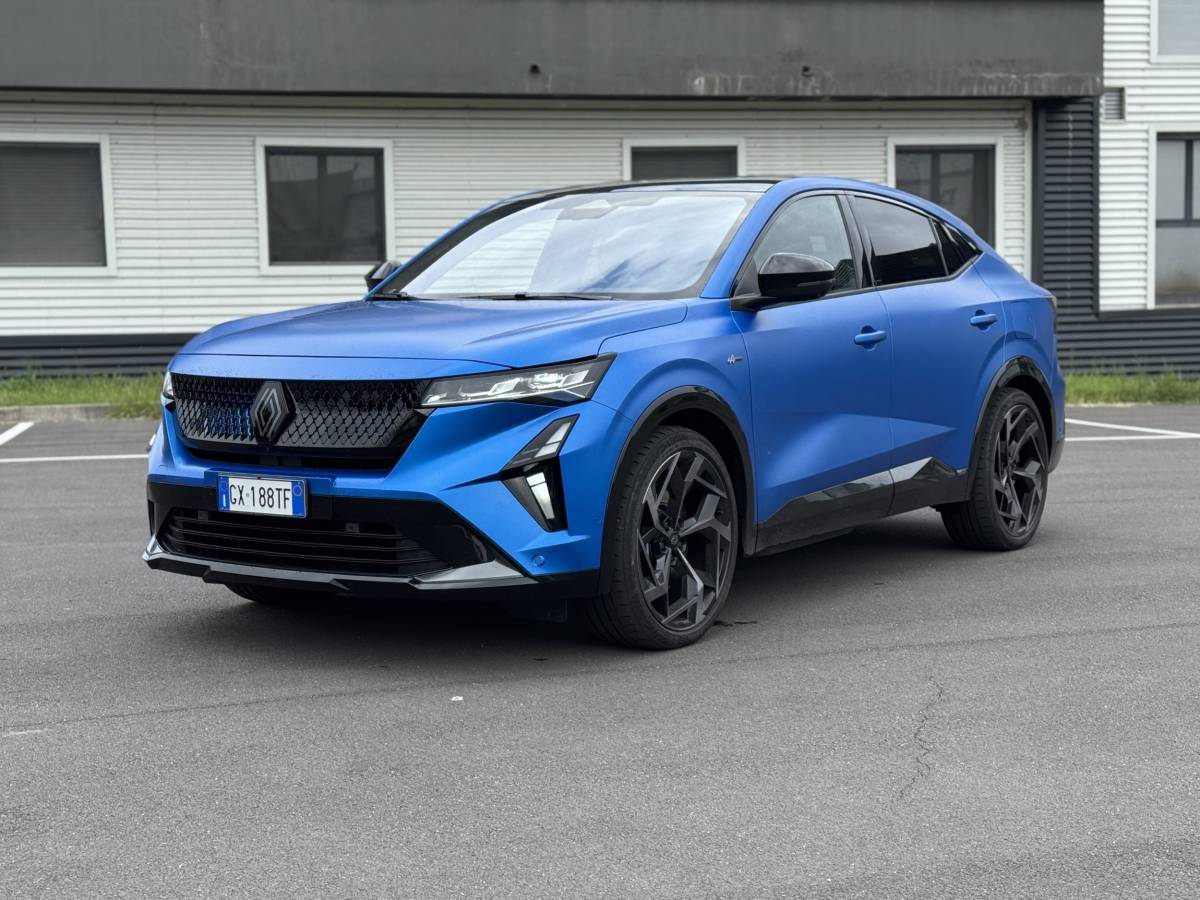 Renault Rafale plug-in: guarda la gallery del suv da 300 CV 10