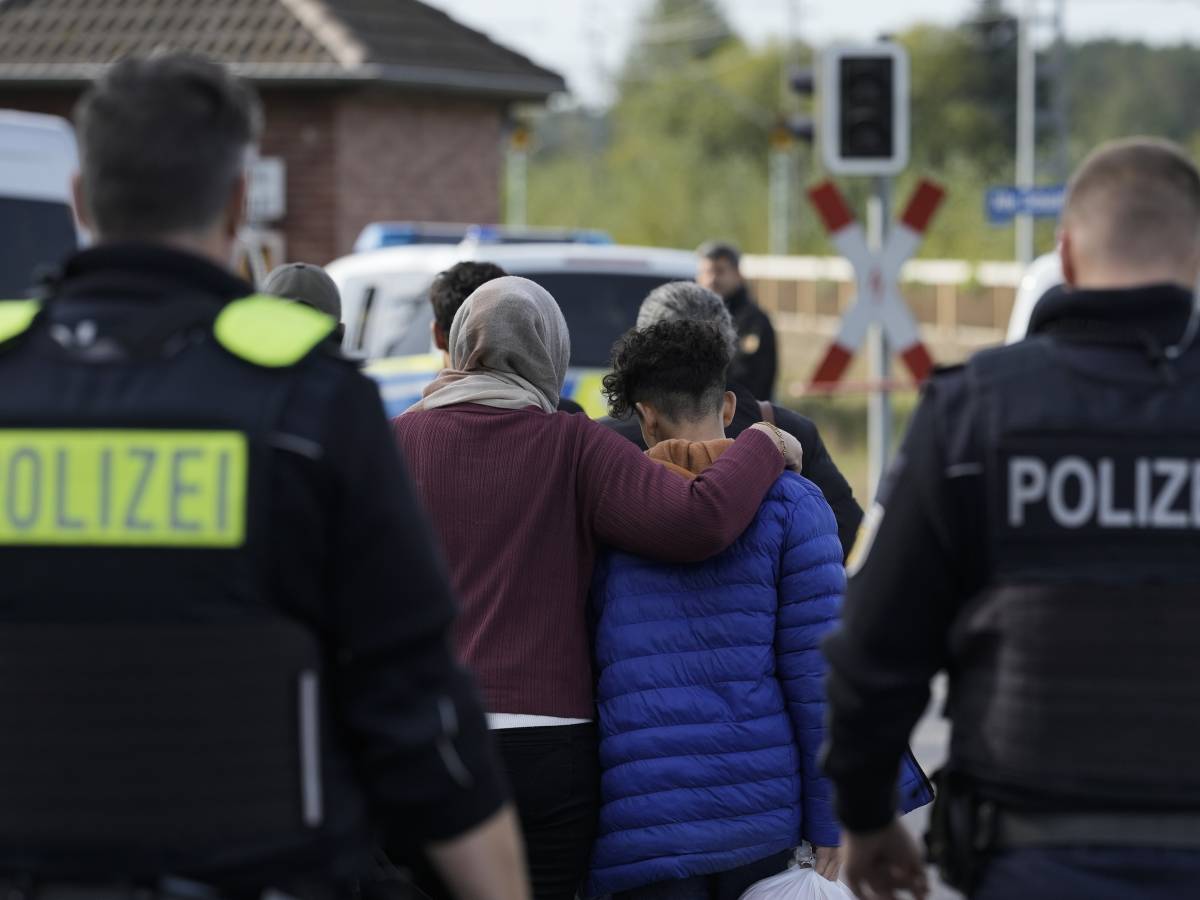 Contributi ai migranti come prestiti da ripagare. Proposta choc dell