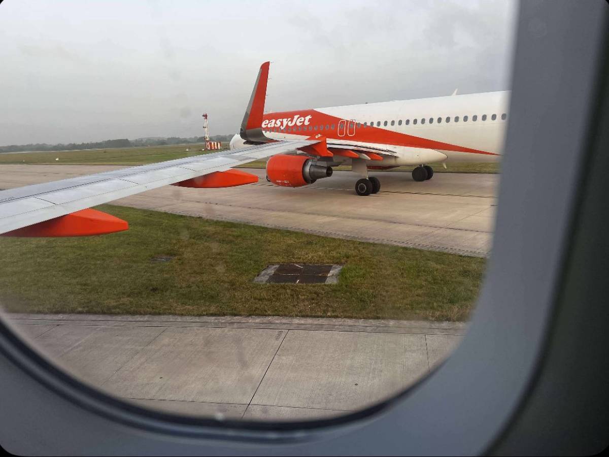 le ali che si incrociano e la collisione cos 232 successo ai voli easyjet prima del decollo