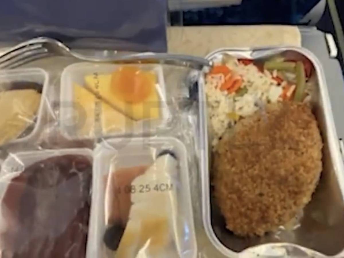 "Pollo alla Kiev" sul volo dei giornalisti russi verso l