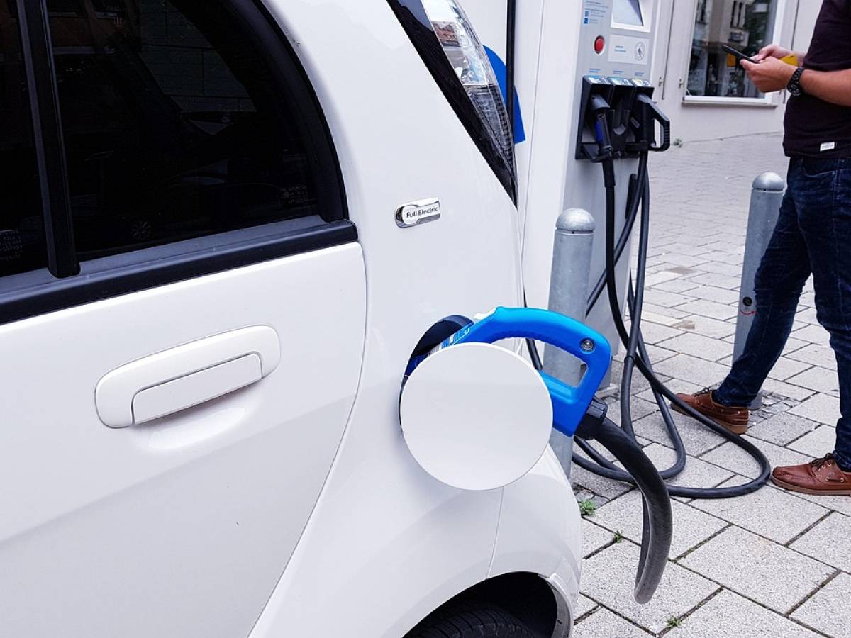 Nuovi incentivi auto elettriche: come funzionano, a chi spettano e quando partono Nuovi incentivi auto elettriche: come funzionano, a chi spettano e quando partono