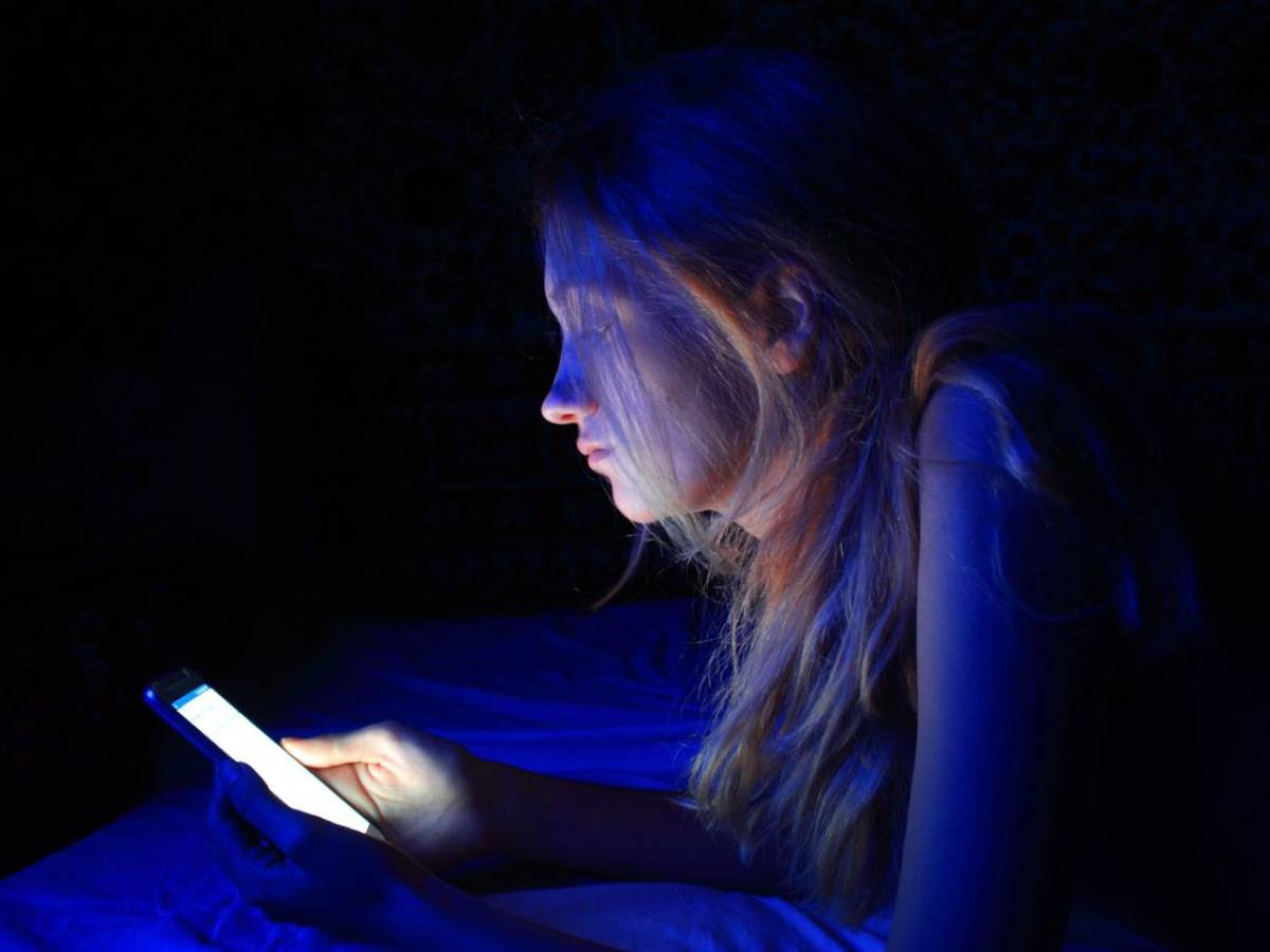Stare svegli tutta la notte: effetti,rischi e come recuperare