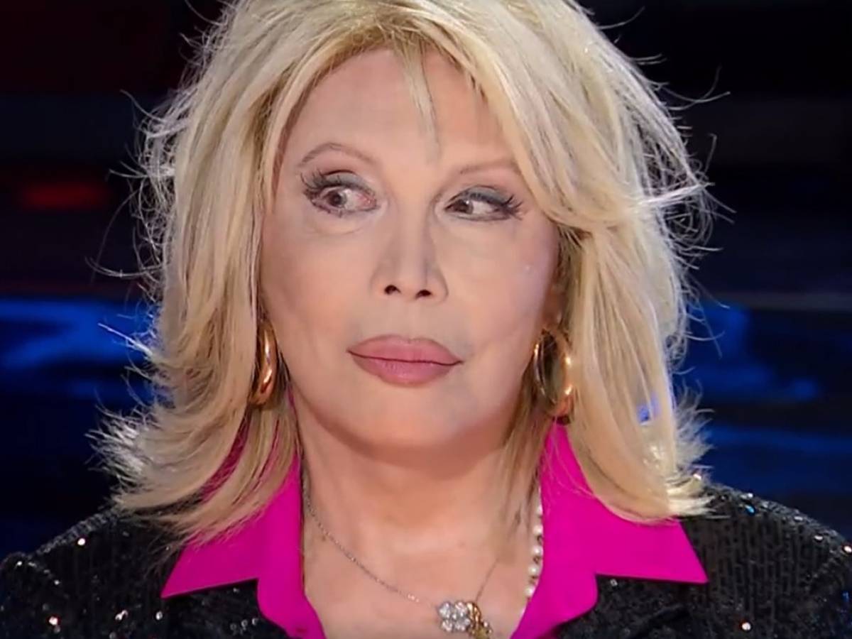 amanda lear 232 un trans l attrice furibonda per il documentario trasmesso su hbo max