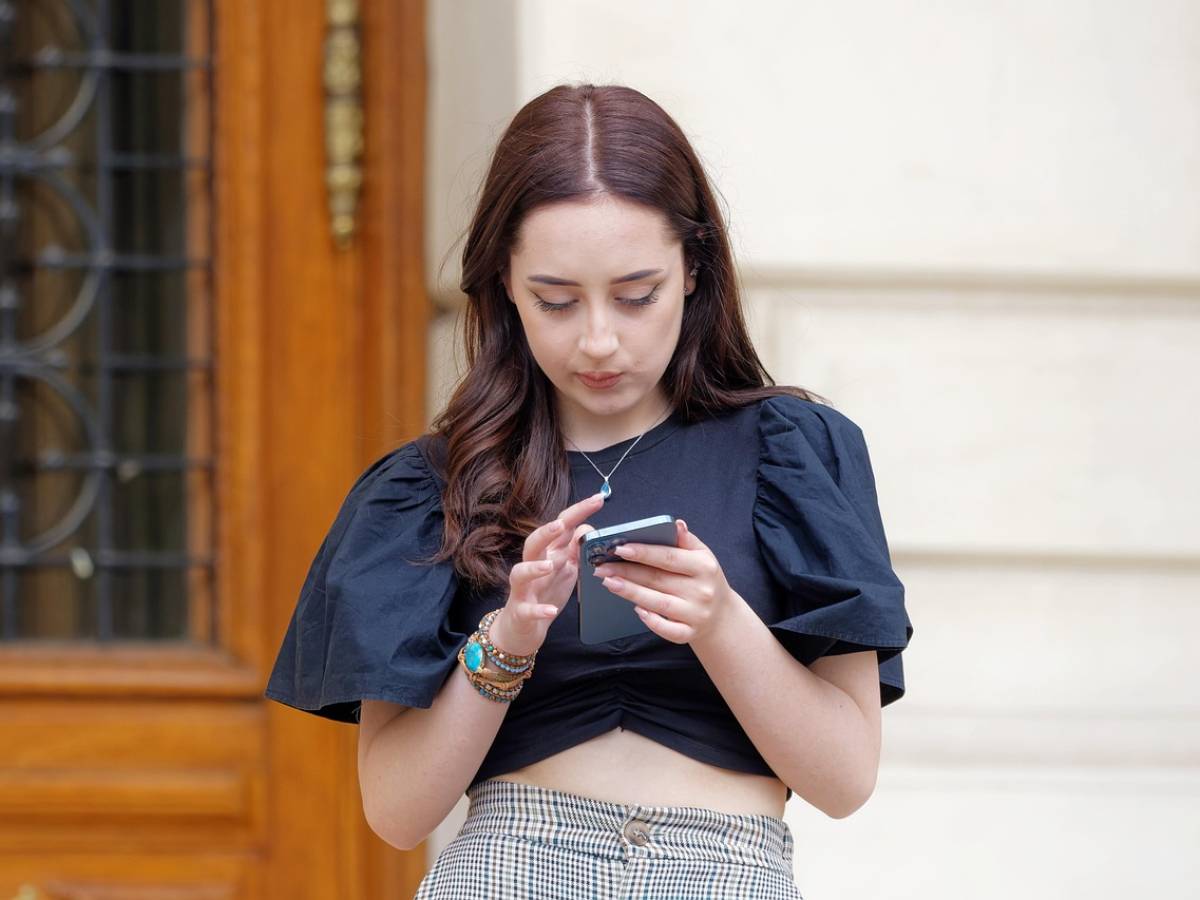 Come si manifesta lo strabismo da smartphone