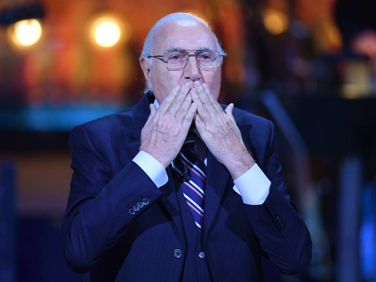 i funerali in sicilia il 20 agosto la doppia camera ardente a roma l addio a pippo baudo