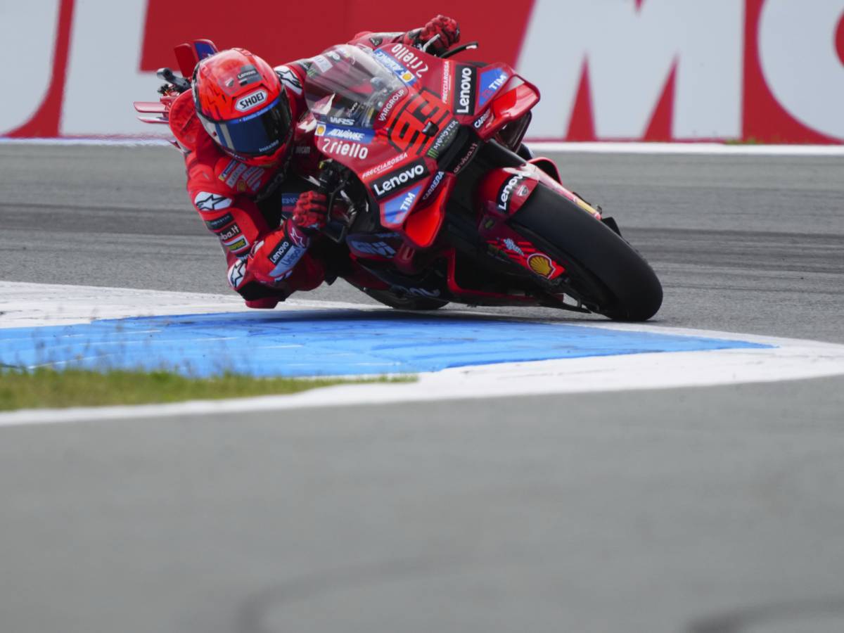 motogp marquez vince in rimonta anche in austria bezzecchi 3176 bagnaia solo 8176