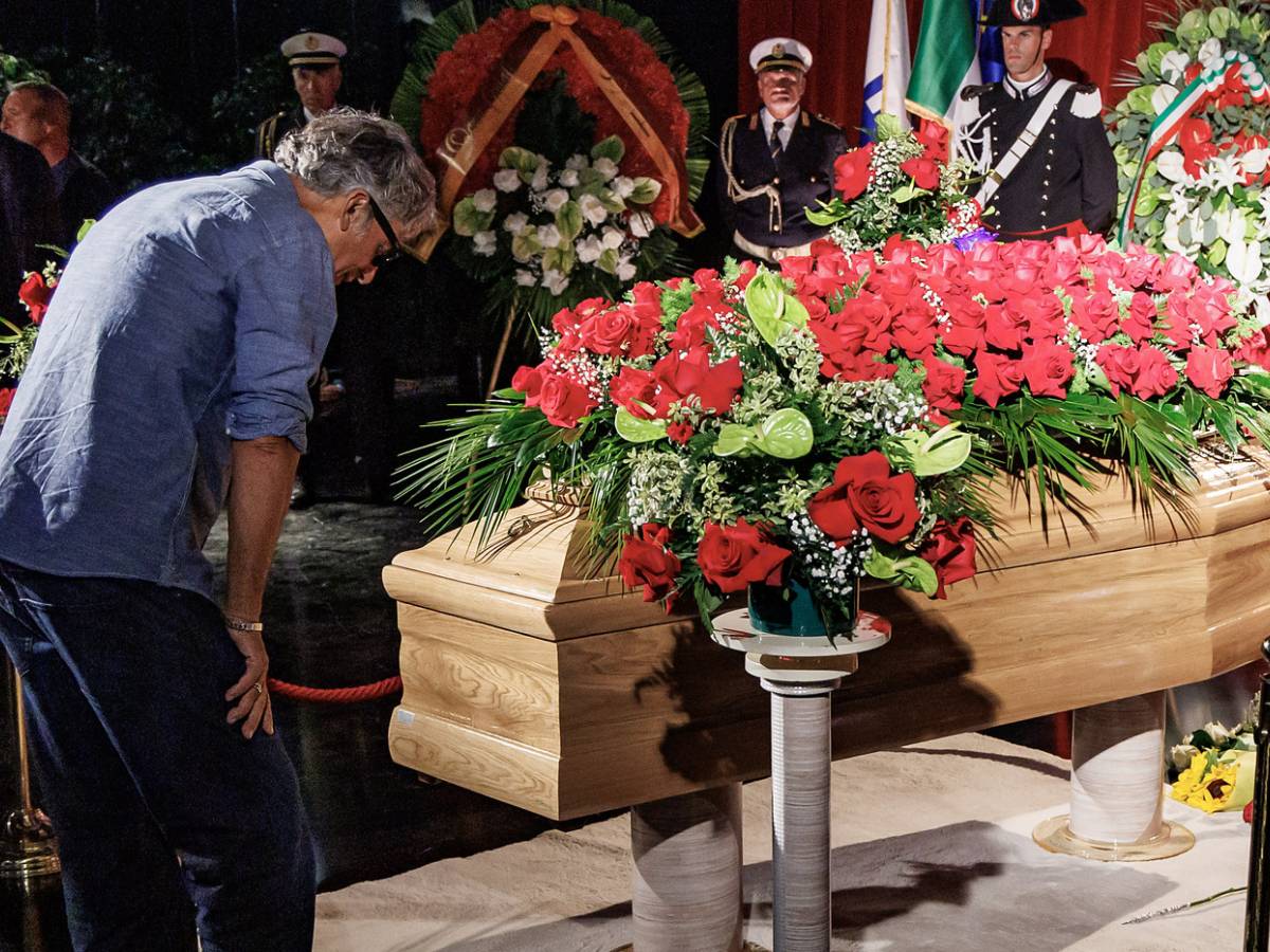 "Una statua di Pippo al posto del cavallo Rai". L