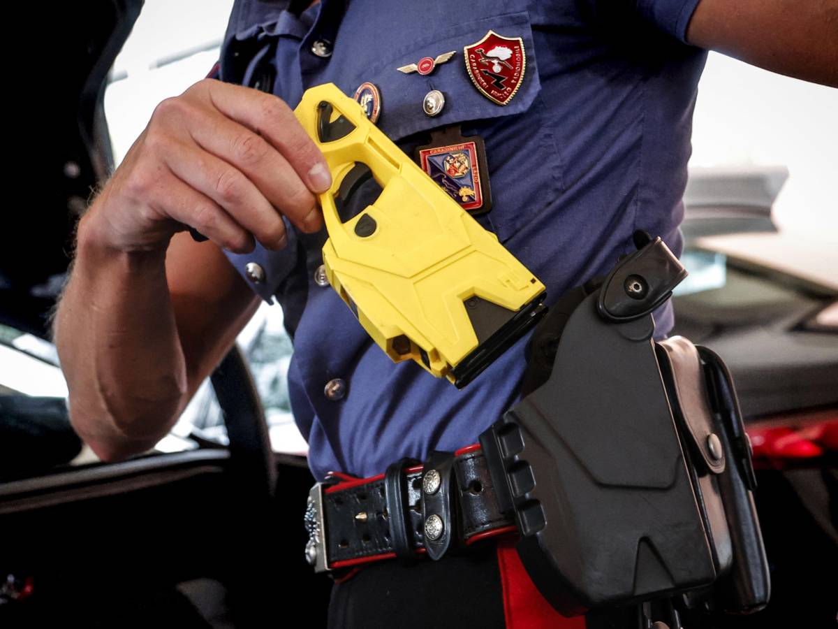 Genova, colpito col taser, muore poco dopo. Ieri un altro morto a Olbia: indagati due carabinieri