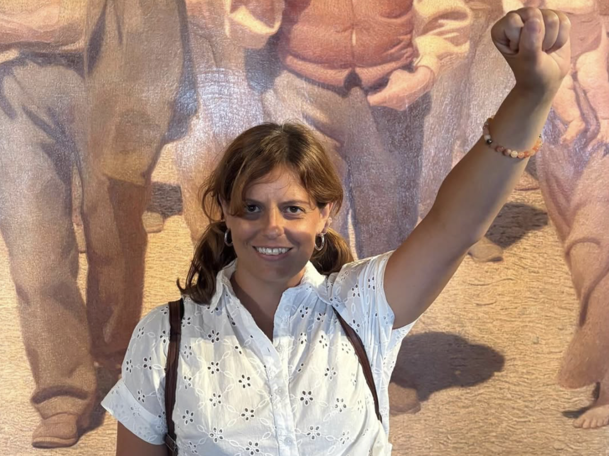 salis e la foto con il pugno chiuso alzato scoppia la polemica