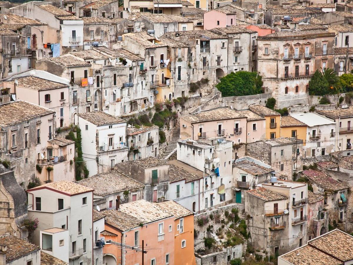 Ragusa, hotel rifiuta turista israeliana: “Se approvi la guerra a Gaza, prenota altrove”