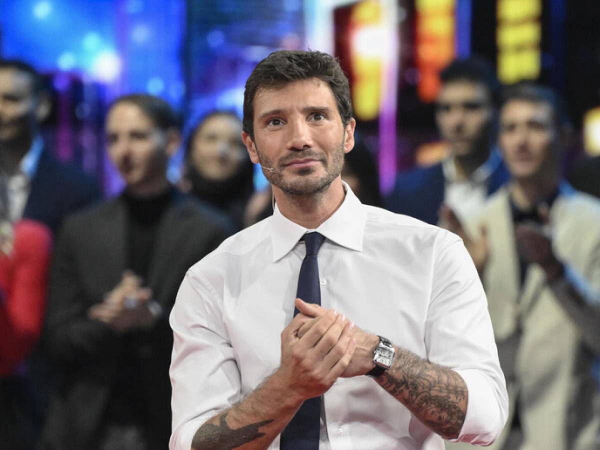 Caso De Martino, spunta un retroscena sul video: ecco chi ha avvisato lo showman Caso De Martino, spunta un retroscena sul video: ecco chi ha avvisato lo showman