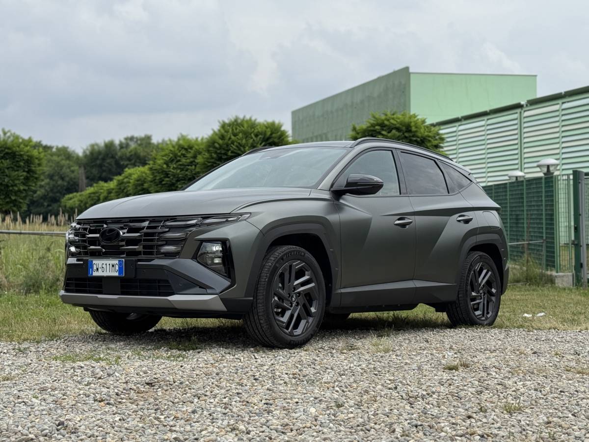 hyundai tucson plug in hybrid il suv medio che convince per comfort ed efficienza