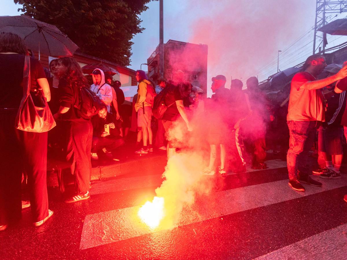 il leoncavallo convoca la piazza e prepara le barricate pericolo scontri come nel 94