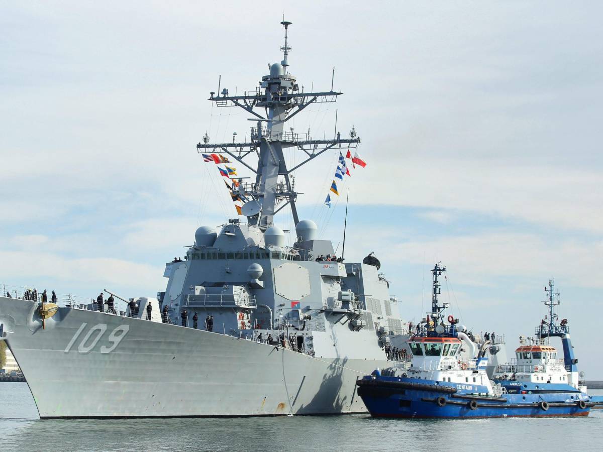 navi da guerra sottomarini e aerei spia trump invia la flotta contro narcos e venezuela