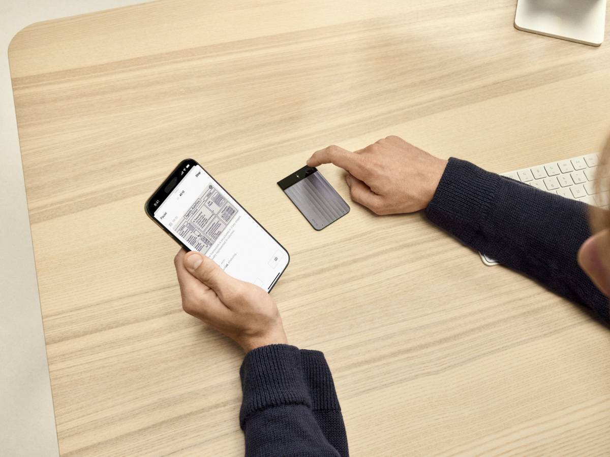 plaud note pro il registratore intelligente che cambia il modo di lavorare con le parole