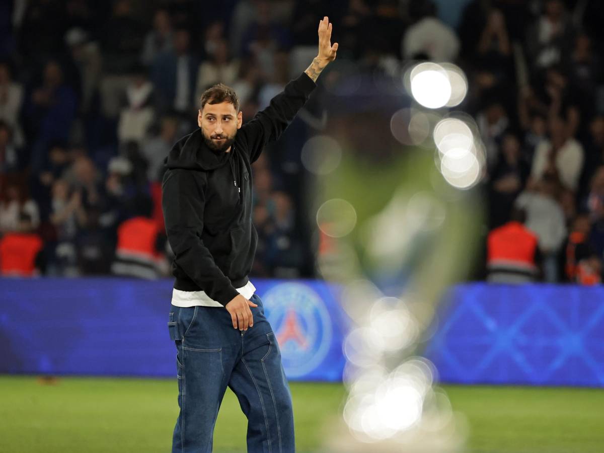 ovazione e lacrime al parco dei principi l addio di donnarumma al psg il gesto in campo e il futuro incerto