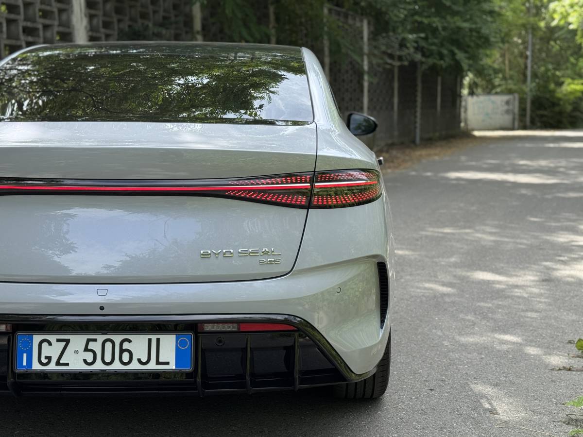 BYD Seal: guarda la gallery della potente berlina elettrica cinese 9
