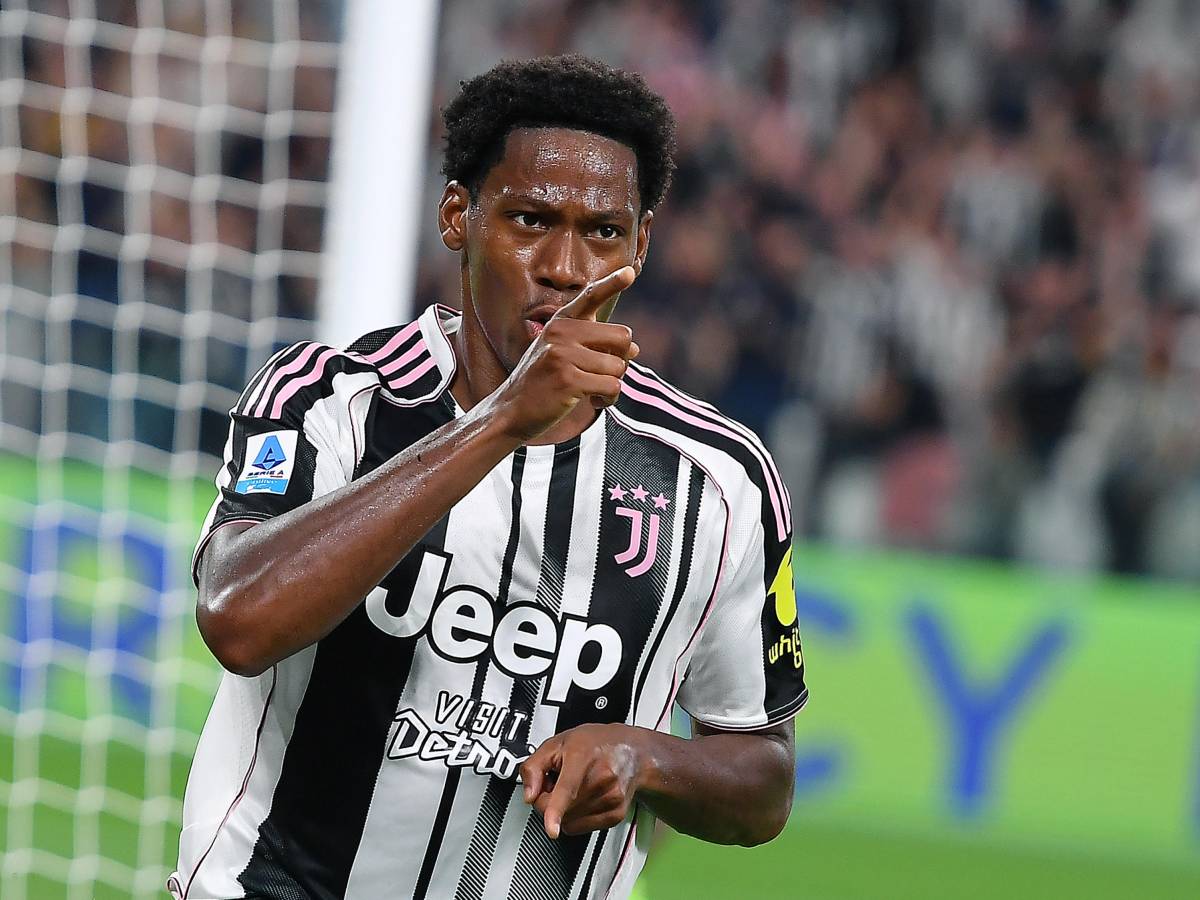 David e Vlahovic fanno volare la Juve: i bianconeri superano al debutto il Parma David e Vlahovic fanno volare la Juve: i bianconeri superano al debutto il Parma