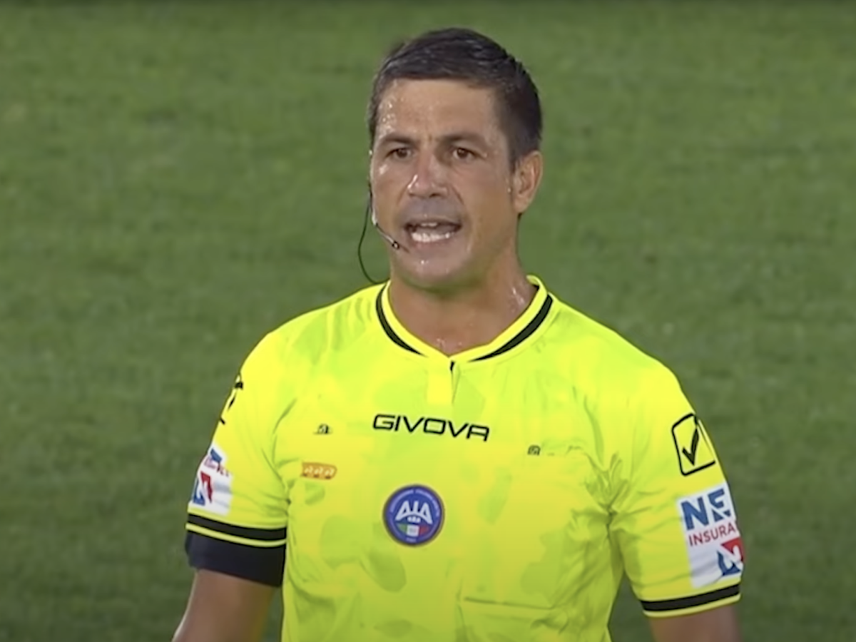 var la foga dell arbitro manganiello nell8217annuncio alla stadio il web si scatena da Ilgiornale.it var la foga dell arbitro manganiello nell8217annuncio alla stadio il web si scatena