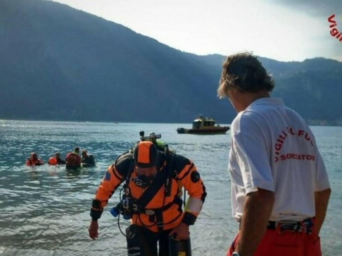 Si tuffa per salvare i figli e sparisce: disperso un turista sul Lago di Como Si tuffa per salvare i figli e sparisce: disperso un turista sul Lago di Como