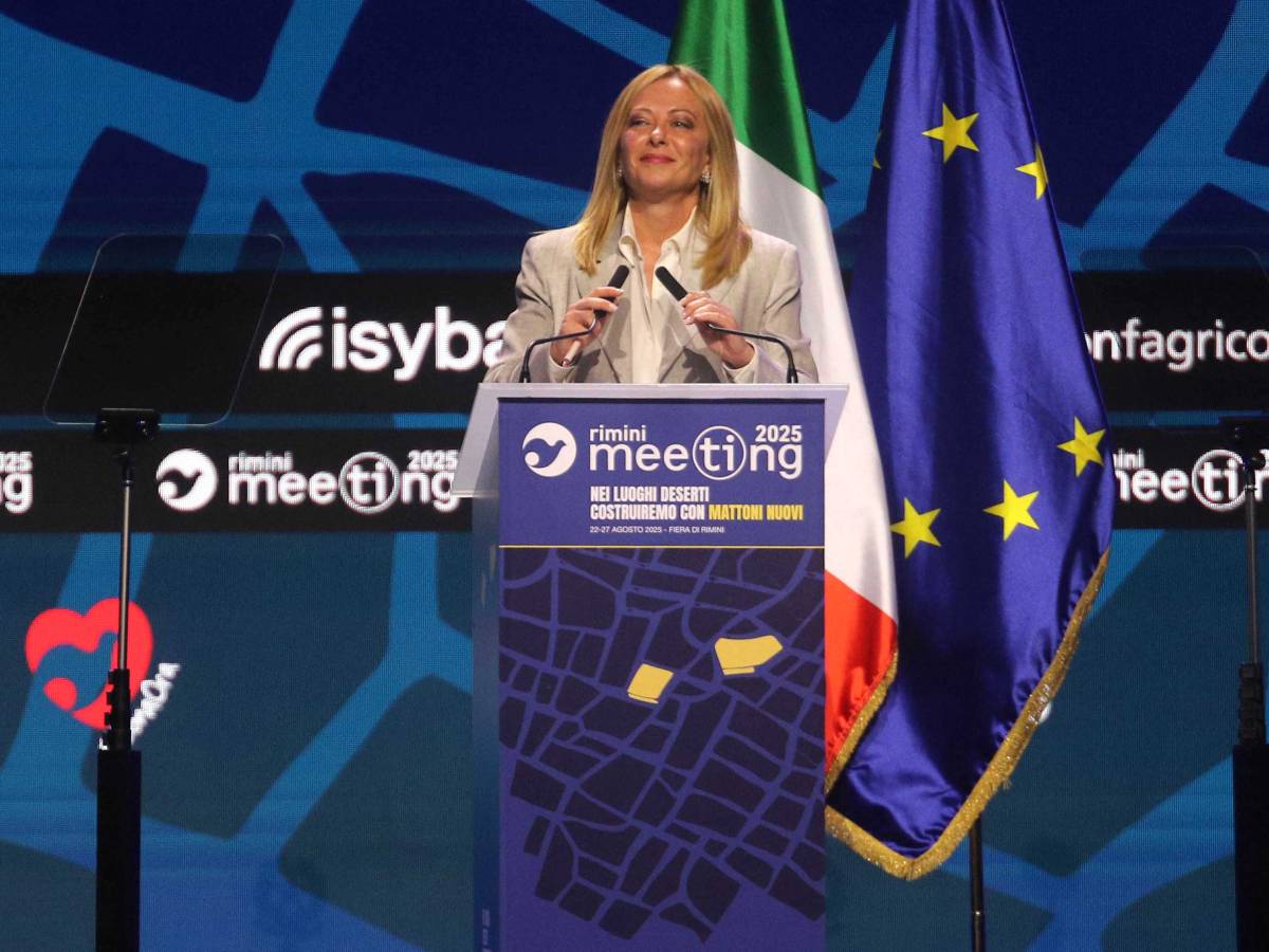 Meloni lancia il piano casa e sente Salvini Meloni lancia il piano casa e sente Salvini