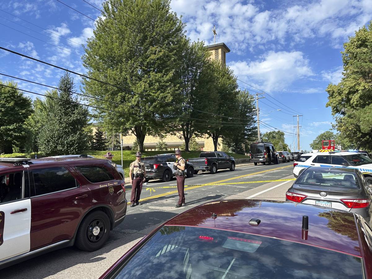 Terrore a Minneapolis: venti morti in una sparatoria davanti a una scuola