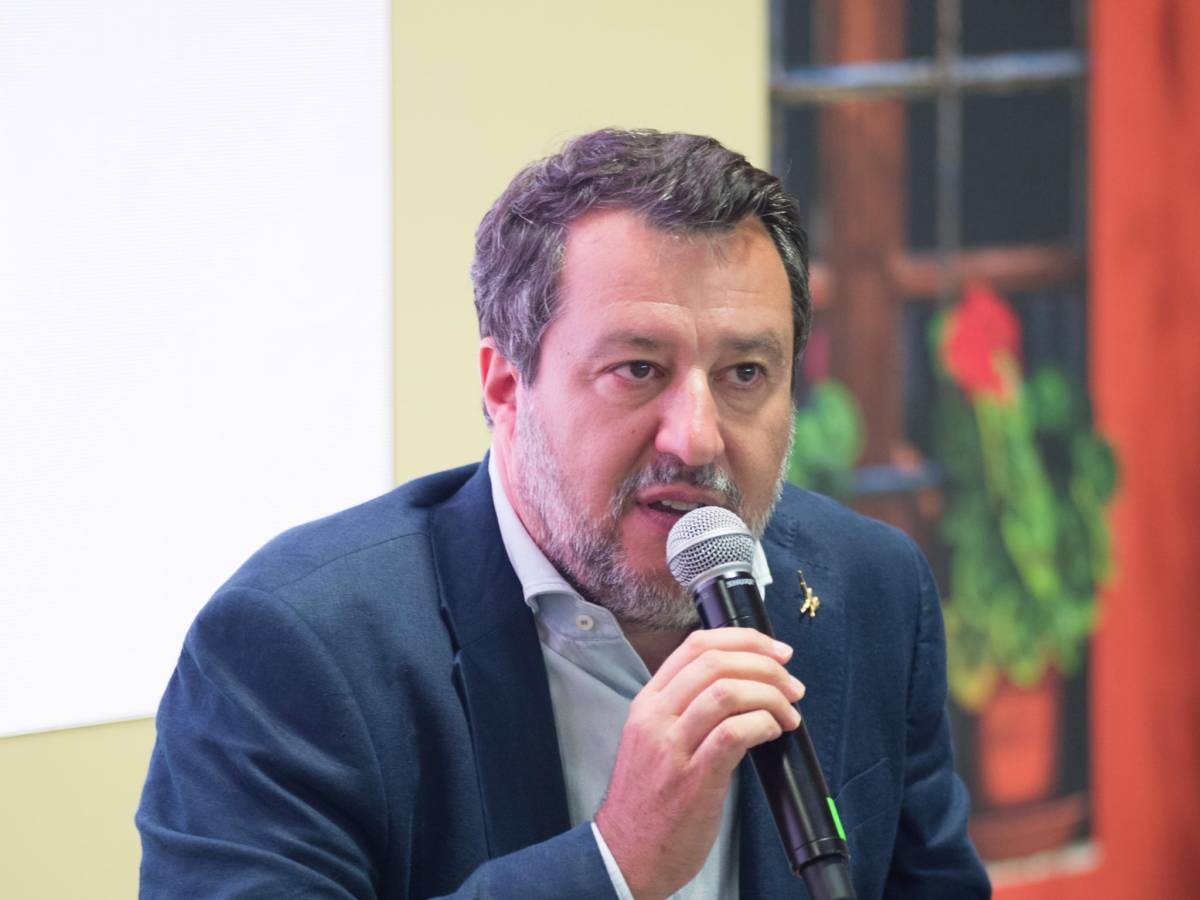 Salvini al Meeting: "Piano casa per il futuro di famiglie e giovani. Il Ponte? Critiche strumentali"