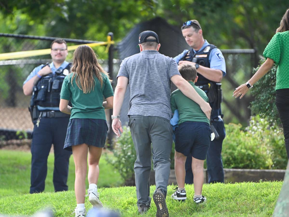 Usa, ventenne spara in chiesa. Morti 2 bimbi, 17 feriti Usa, ventenne spara in chiesa. Morti 2 bimbi, 17 feriti