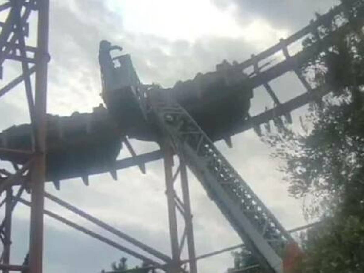 Paura a Cinecittà World: guasto alle montagne russe, passeggeri bloccati a mezz Paura a Cinecittà World: guasto alle montagne russe, passeggeri bloccati a mezz