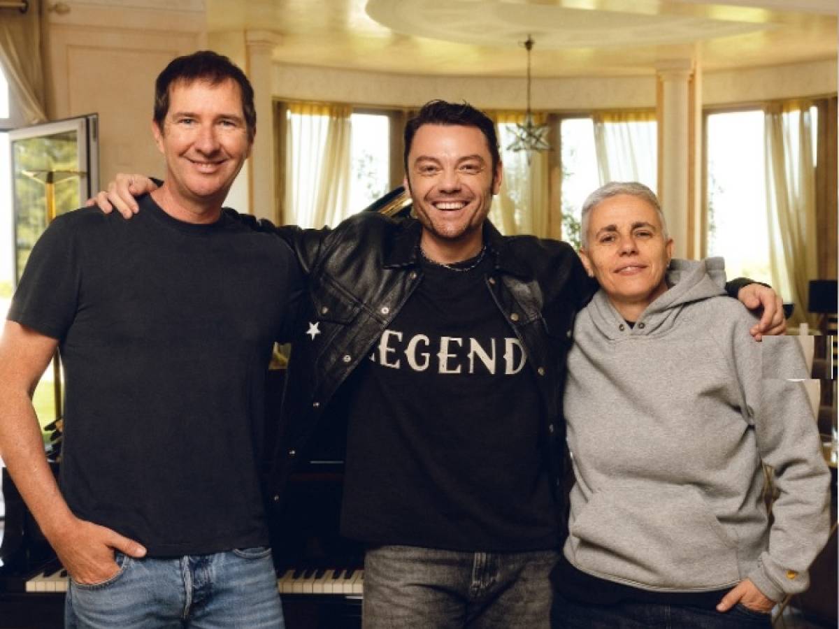 tiziano ferro prima cancella tutto sui social poi l annuncio cosa 232 successo