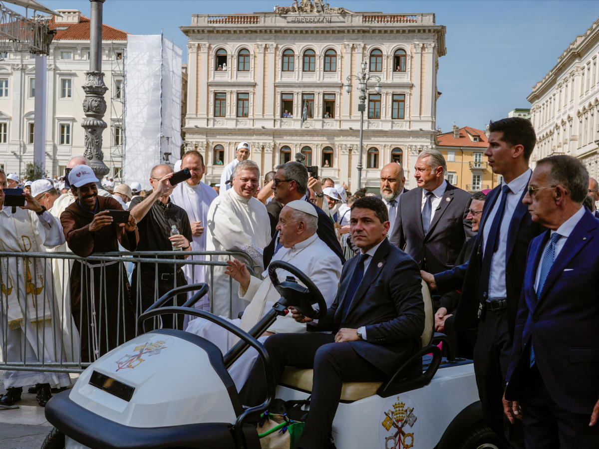"Volevano uccidere Papa Francesco". In manette un tagliagole dell "Volevano uccidere Papa Francesco". In manette un tagliagole dell