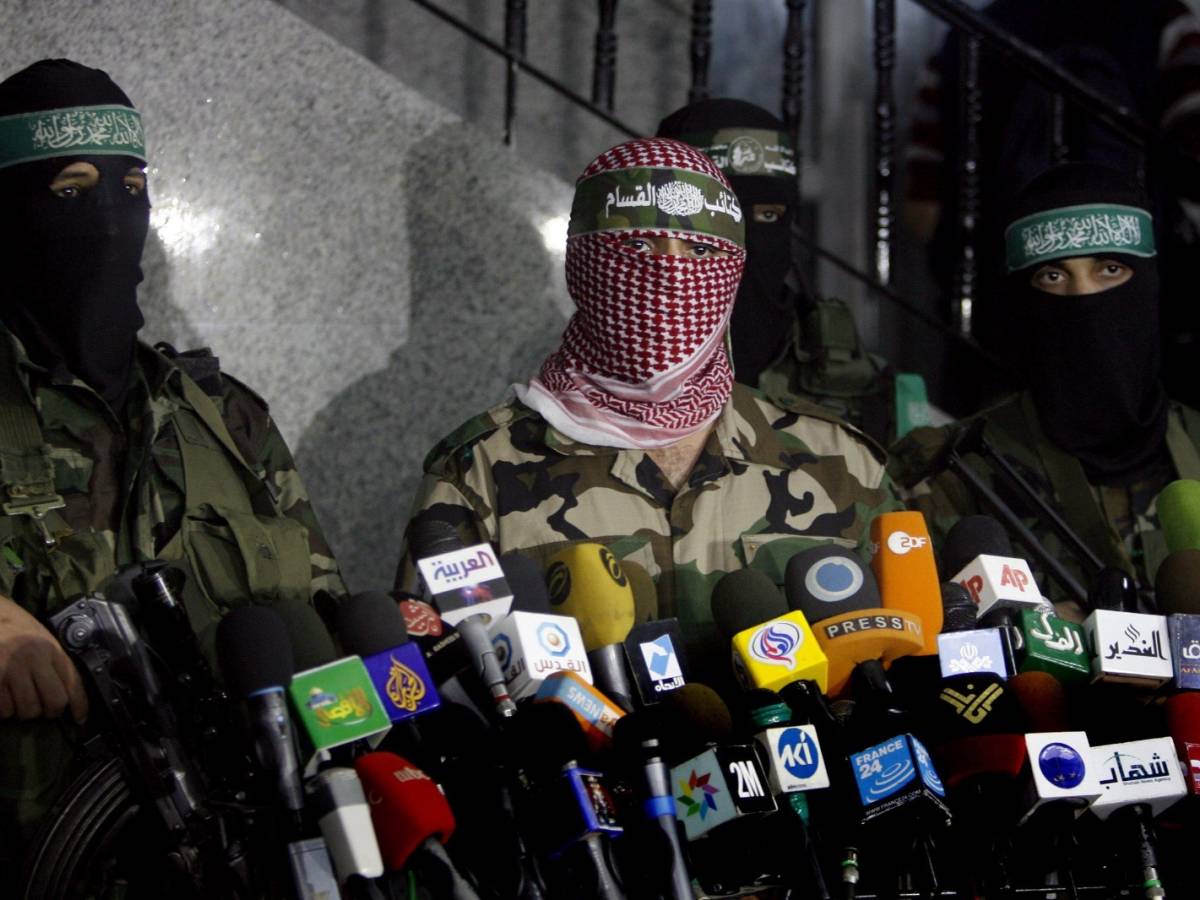 Uomo "senza volto" e propagandista di Hamas: chi era Abu Obeida, ucciso in un attacco delle Idf Uomo "senza volto" e propagandista di Hamas: chi era Abu Obeida, ucciso in un attacco delle Idf