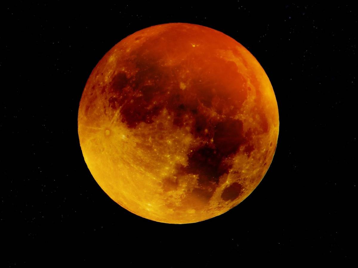 Eclissi totale di Luna il 7 settembre: uno spettacolo celeste da non perdere Eclissi totale di Luna il 7 settembre: uno spettacolo celeste da non perdere