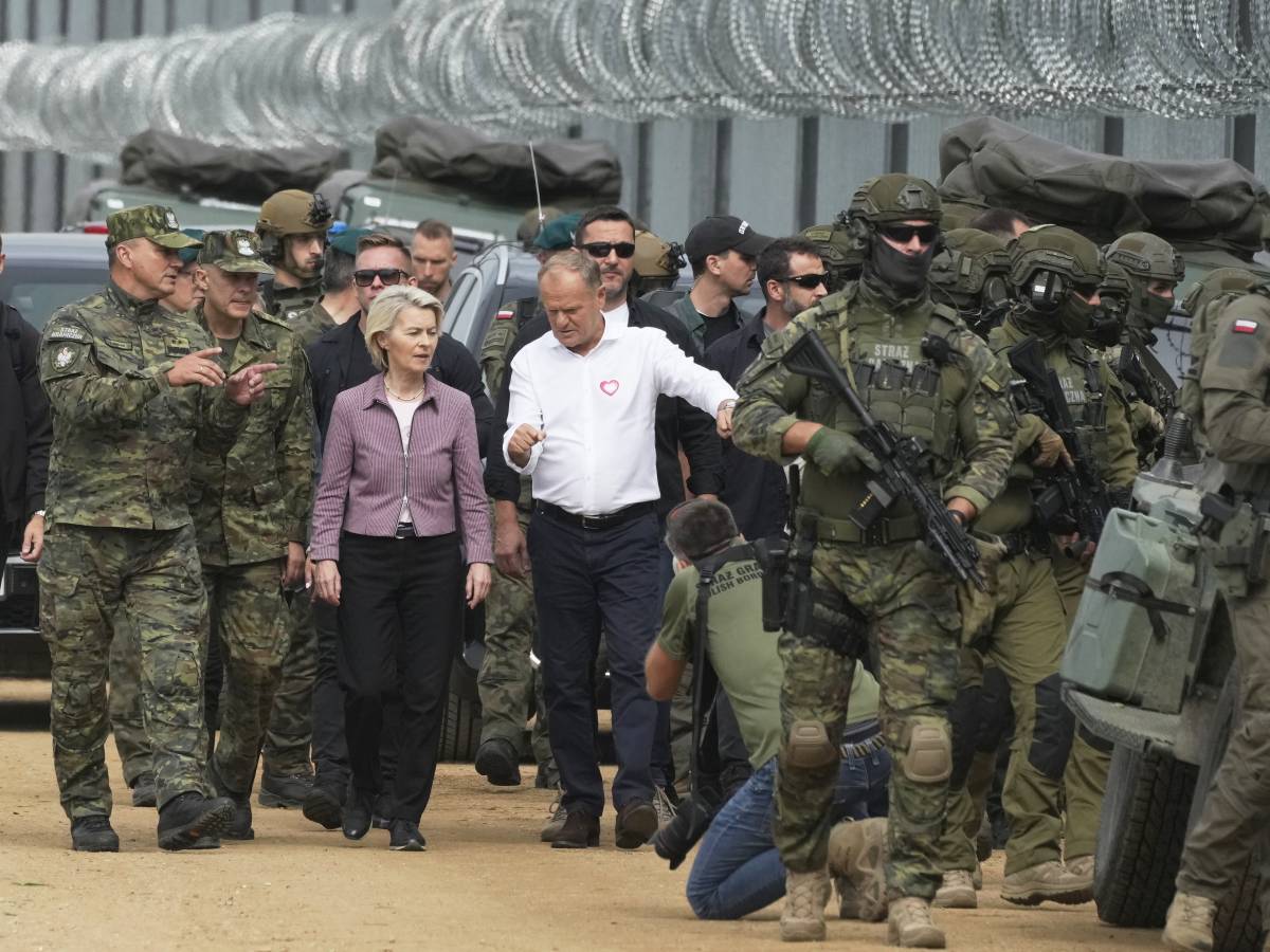 Von der Leyen e Tusk: "Road map chiara per la sicurezza di Kiev" Von der Leyen e Tusk: "Road map chiara per la sicurezza di Kiev"