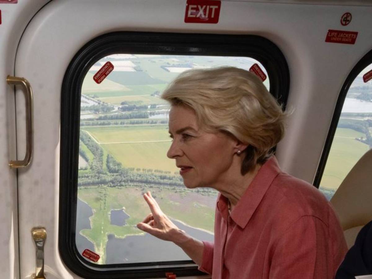 interferenze gps dei russi l8217aereo di von der leyen costretto ad atterrare 160cosa160232160successo