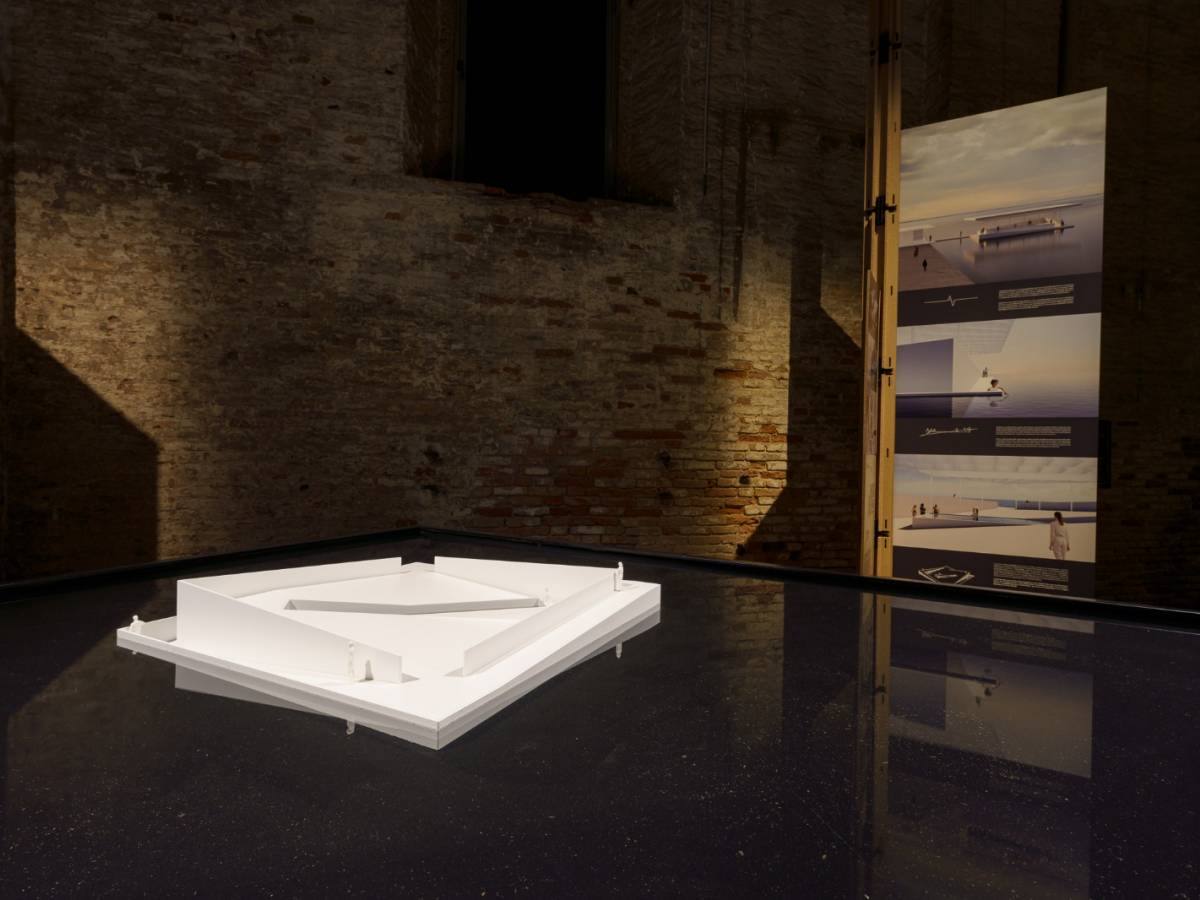 aquapra231a progetto speciale alla biennale architettura 2025 232 attualmente ormeggiato all8217arsenale di venezia