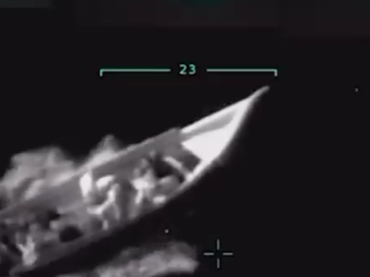 Primo raid Usa nel mar dei Caraibi: "Affondata nave della droga, uccisi 11 trafficanti" Primo raid Usa nel mar dei Caraibi: "Affondata nave della droga, uccisi 11 trafficanti"
