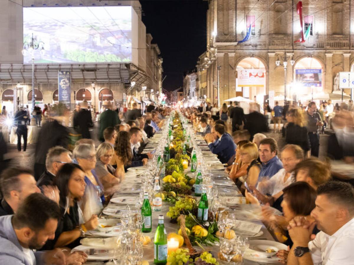 Invito a cena per mille a Parma Invito a cena per mille a Parma