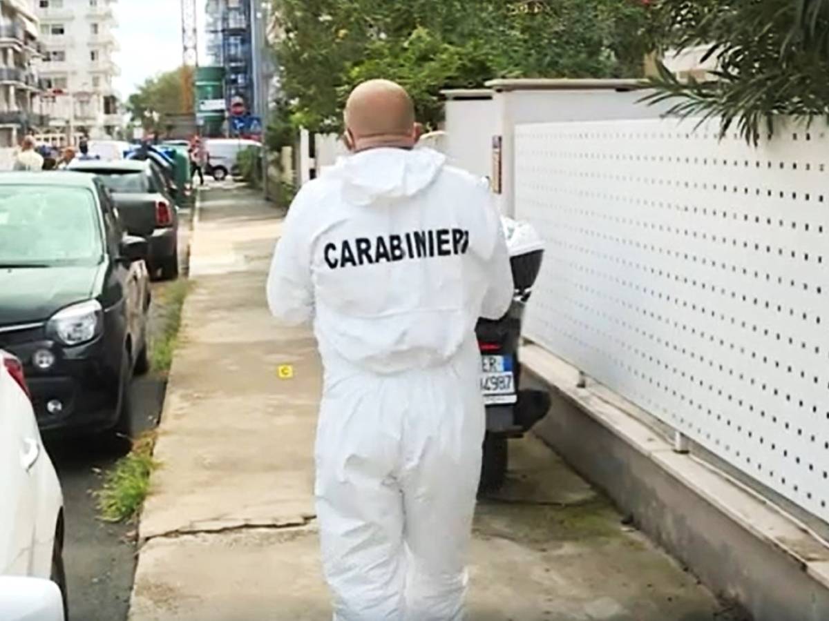 Turista a spasso col cane ferita con una raffica di coltellate: fermato un ragazzo Turista a spasso col cane ferita con una raffica di coltellate: fermato un ragazzo