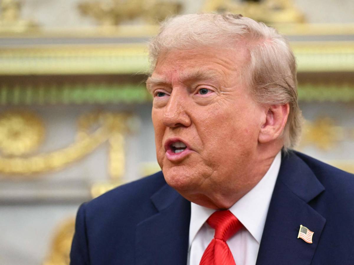 Esplode la rabbia di Trump: "Cospirano contro gli Usa". E allo Zar: "Qualcosa accadrà" Esplode la rabbia di Trump: "Cospirano contro gli Usa". E allo Zar: "Qualcosa accadrà"