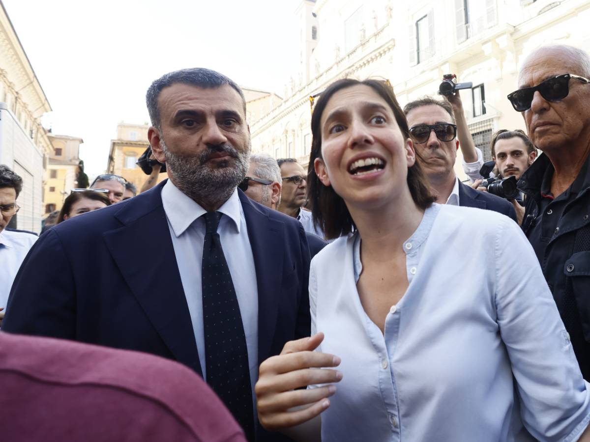 "Tentato dalla segreteria Pd". Decaro potrebbe beffare la Schlein "Tentato dalla segreteria Pd". Decaro potrebbe beffare la Schlein