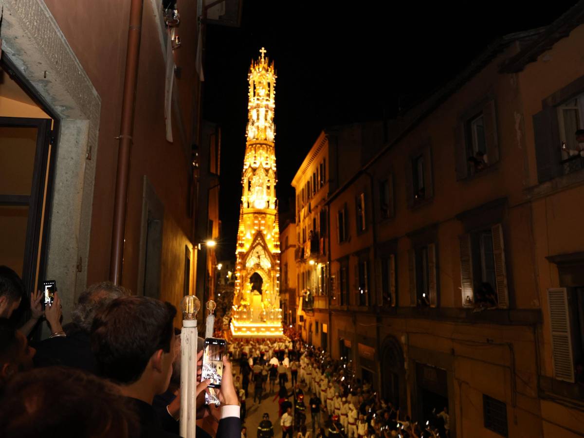 Sventato attacco alla processione di S.Rosa a Viterbo, arrestati due turchi. Misure per proteggere Tajani Sventato attacco alla processione di S.Rosa a Viterbo, arrestati due turchi. Misure per proteggere Tajani