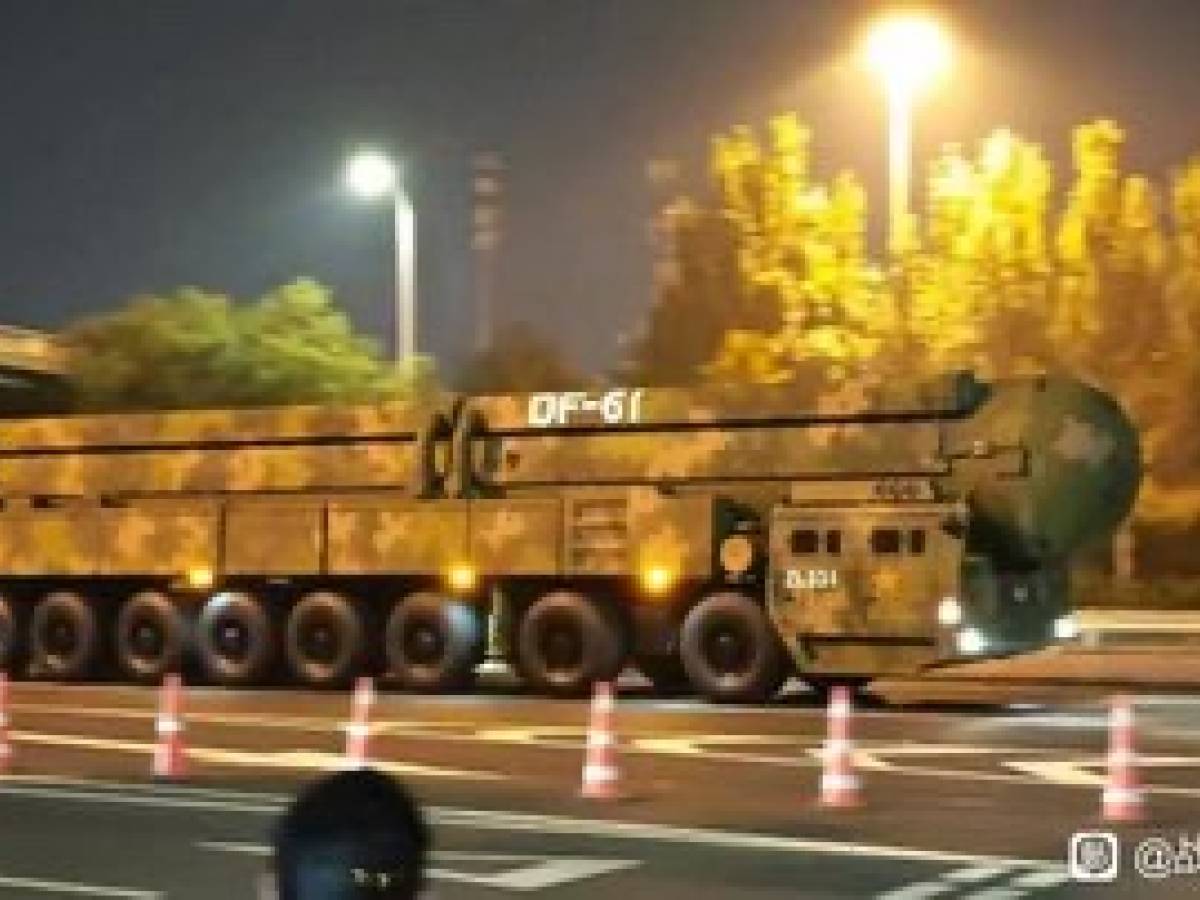 "Un messaggio agli Usa": come funziona il DF 61, il missile balistico intercontinentale cinese "Un messaggio agli Usa": come funziona il DF 61, il missile balistico intercontinentale cinese
