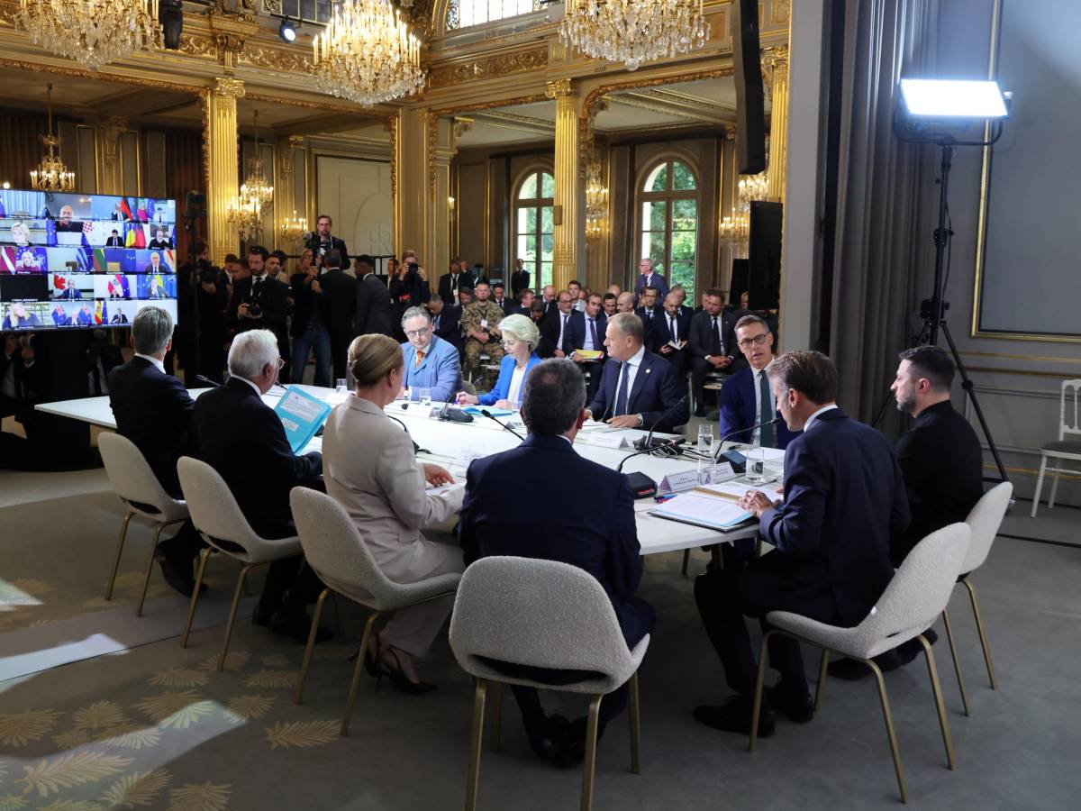 Trump ai leader Ue: "Stop acquisto petrolio russo". Meloni: "Italia indisponibile per truppe" Trump ai leader Ue: "Stop acquisto petrolio russo". Meloni: "Italia indisponibile per truppe"