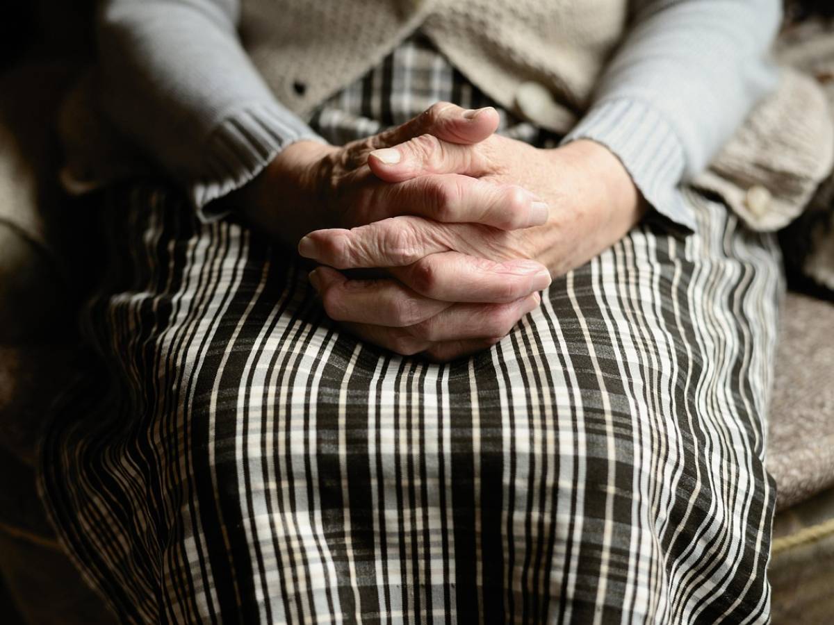 Truffa choc: vende la casa di una donna di 100 anni a sua insaputa e intasca 330mila euro Truffa choc: vende la casa di una donna di 100 anni a sua insaputa e intasca 330mila euro
