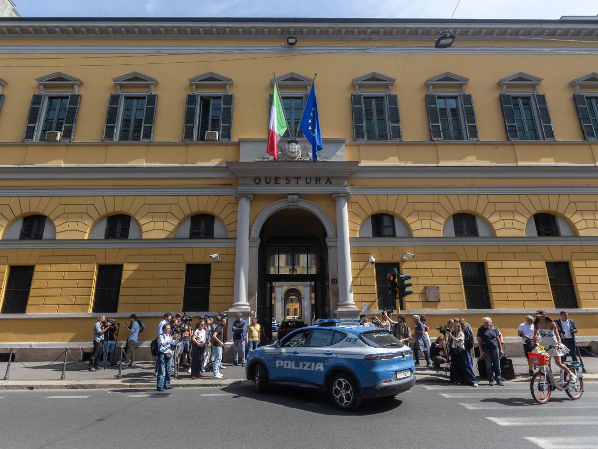 Trova un portafogli e lo consegna alla polizia: dentro ci sono due dosi di cocaina, scatta la segnalazione