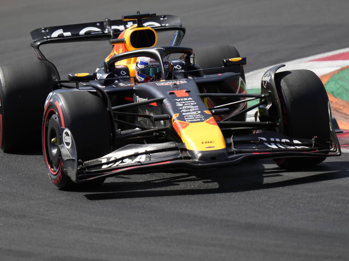 F1, Verstappen ancora re di Monza: a lui la pole davanti alle McLaren e alle Ferrari F1, Verstappen ancora re di Monza: a lui la pole davanti alle McLaren e alle Ferrari