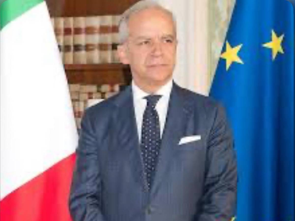 Solidarietà e gratitudine al Ministro Matteo Piantedosi, servitore dello Stato Solidarietà e gratitudine al Ministro Matteo Piantedosi, servitore dello Stato