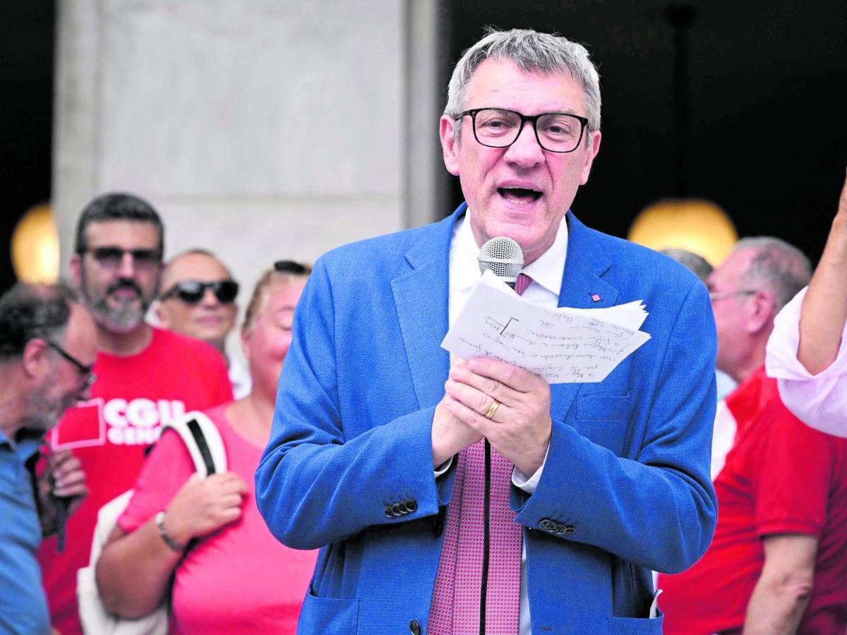 Landini sfascia Italia: sciopero il 12 dicembre. Ironia Meloni sul venerdì Landini sfascia Italia: sciopero il 12 dicembre. Ironia Meloni sul venerdì