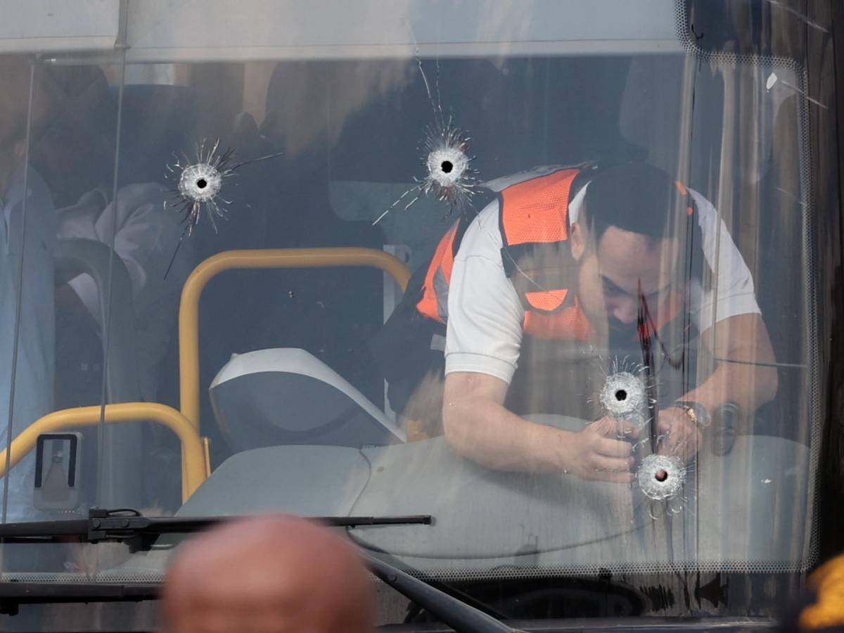 Netanyahu: "Distrutte 50 torri del terrore. Residenti, via da lì". Attentato su un bus a Gerusalemme, 6 morti Netanyahu: "Distrutte 50 torri del terrore. Residenti, via da lì". Attentato su un bus a Gerusalemme, 6 morti